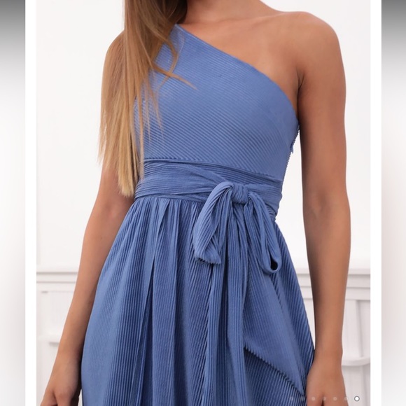 Dress - Picture 3 of 9